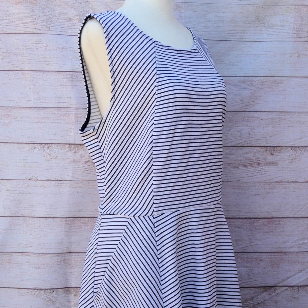MAISON JULES Dress White with Blue pin stripes Size XL with pockets